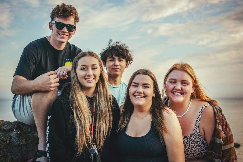 How to pose for group photos